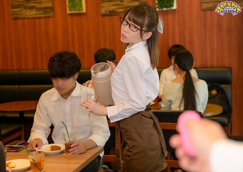 【VR動画】jpsvr00028｜｜【VR】 バイト先のカフェで出来た可愛い彼女は清純そうな見た目からは想像もできない超むっつりスケベ！！お客さんがたくさんいても！スタッフが近くにいても！スリル満点の店内でボクのエッチな要求に戸惑いつつも実は興奮しまくっていて感じまくる超変態従順エロ娘…